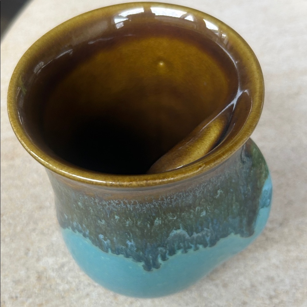 Clay in Motion Neher Left Handed Hand-warmer Coffee/Tea Mug